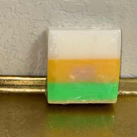 Irish Fling handcrafted  goat milk Soap bar - Picture 3 of 5